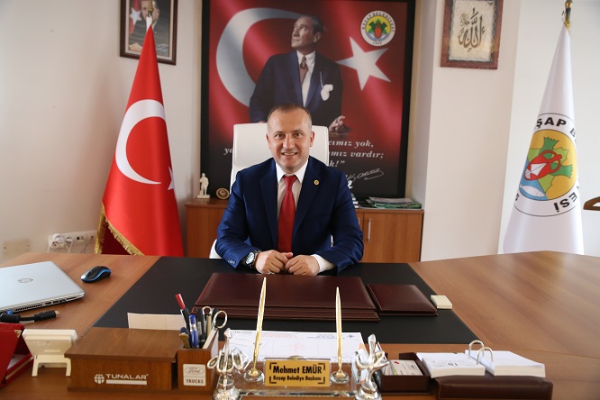 Keşap Belediye Başkanı Mehmet Emür, Babalar Günü ile ilgili mesaj yayınladı.