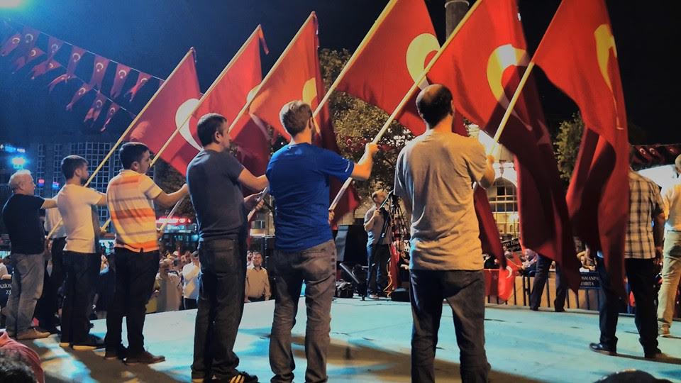 Kuzgunlular Demokrasi Görevini Yaptığına İnanıyor