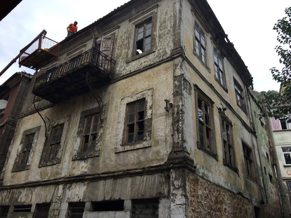 Tehlike Arz Eden Bina Yıkılıyor