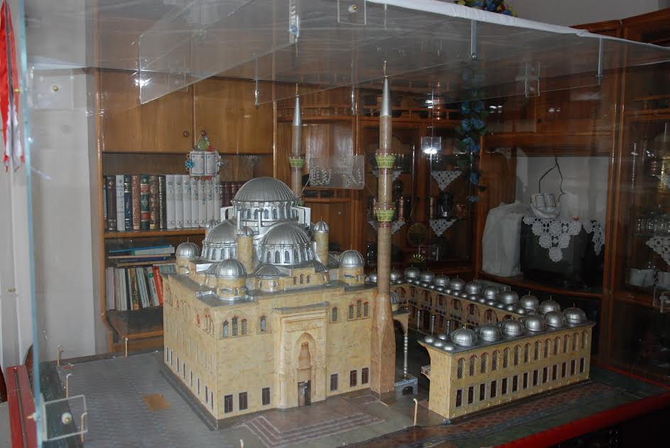 Cumhurbaşkanına Vermek İçin Cami Maketi Yaptı