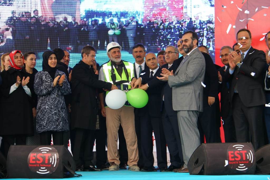 Çotanak Arena ve Yüzme Havuzunun Temeli Atıldı