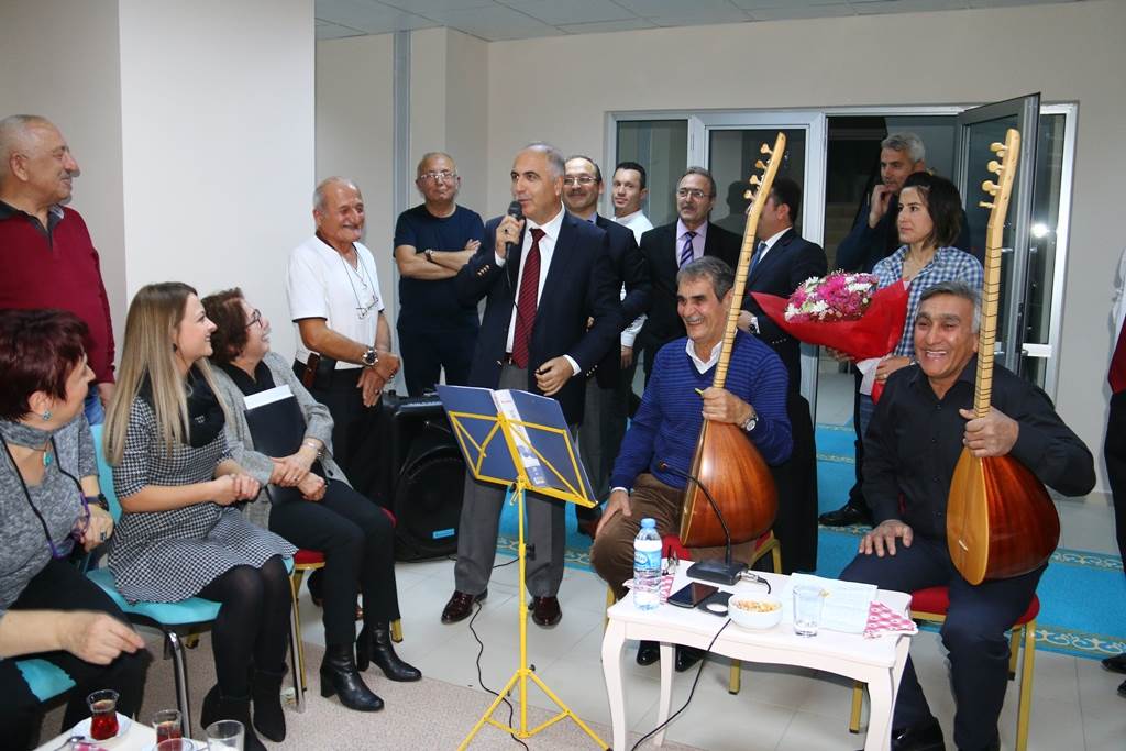 Huzurevi Sakinlerini Yalnız Bırakmadı