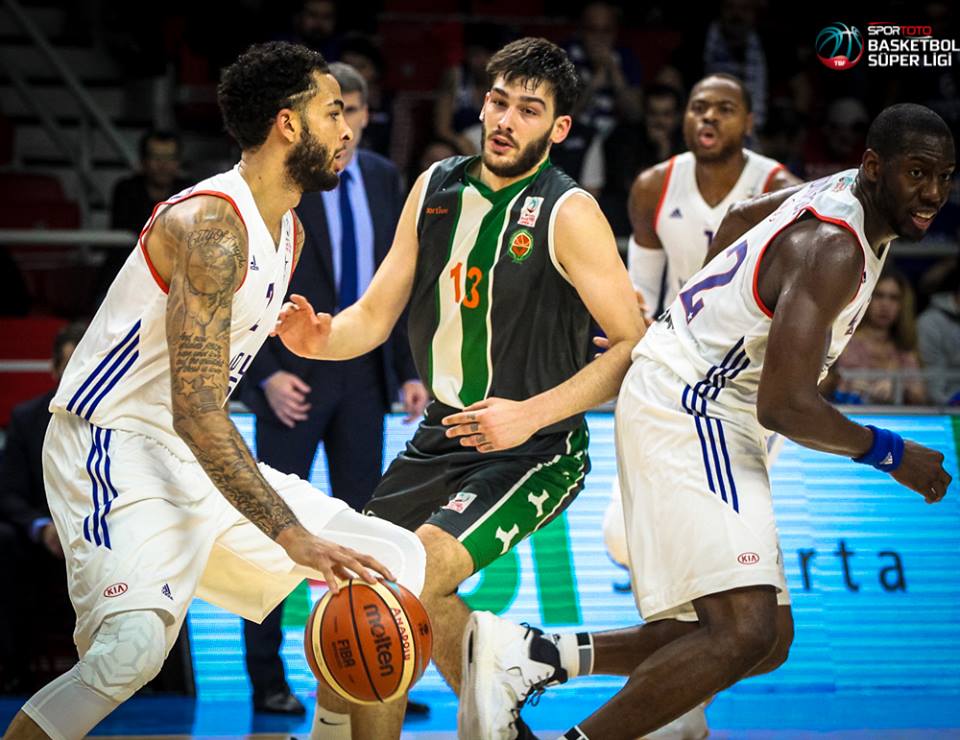 Anadolu Efes-Yeşilgiresun Belediyespor: 82-75