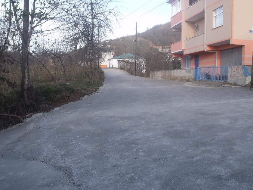 Günece Mahallesinde Yol Betonlama Çalışması Yapılıyor