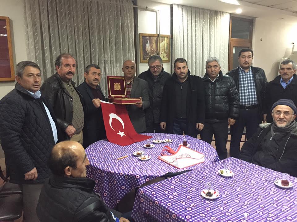 Başkan Kırhasanoğluna Plaket