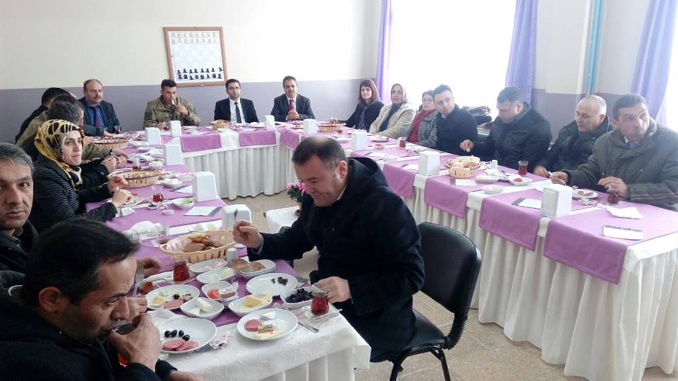 Güce İlçe Protokolü Kahvaltıda Bir Araya Geldi 