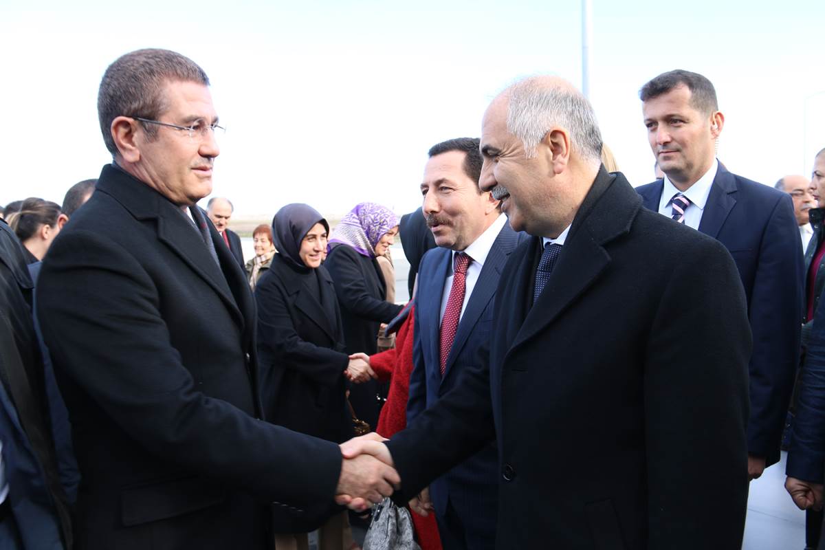 Başbakan Yardımcısı Canikli  Havalimanında Karşılandı