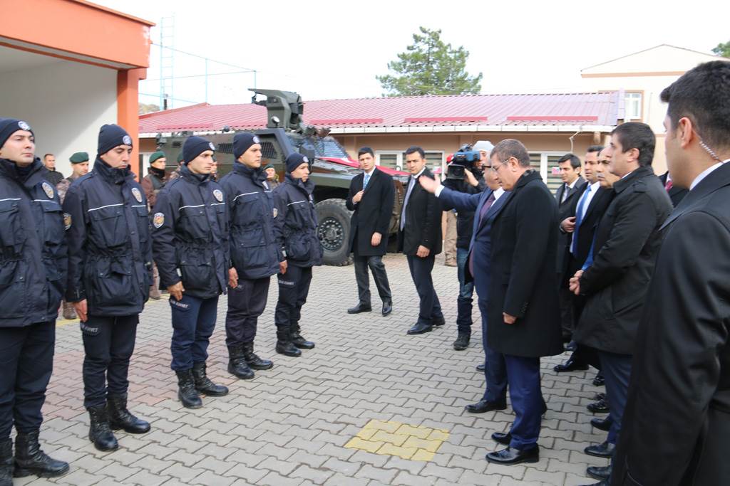 Başbakan Yardımcısı Canikli’den Çevik Kuvvete Ziyaret
