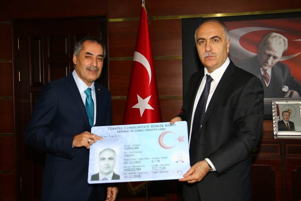Giresun’da Yeni Kimlik Kartı İçin İlk Başvuru Vali Karahan’dan