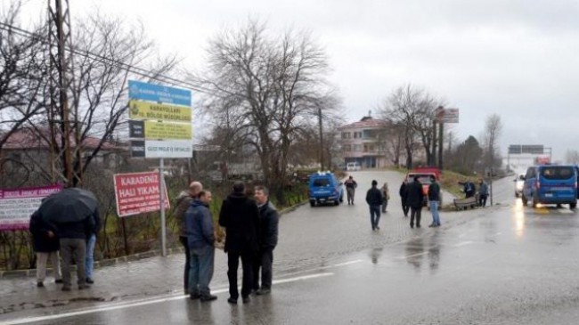 Eşini ve kayınvalidesini yol kenarında öldürdü