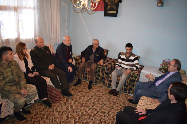 Şehit Ailesine İl Yöneticilerinden Ziyaret