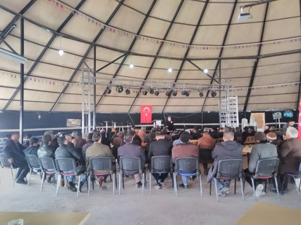 Sığır Yetiştiricileri Alucra'da Toplandı
