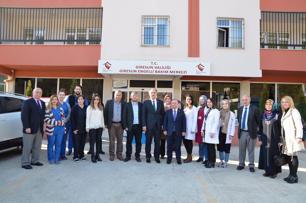 Büyüklerimiz Başımızın Tacıdır 