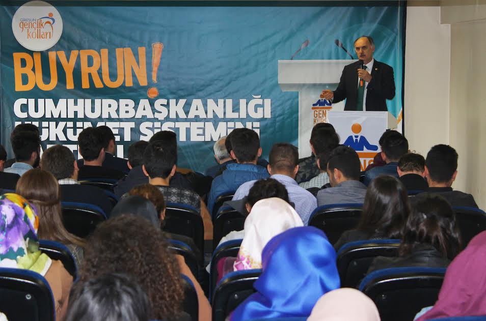 Öztürk, Giresunlu gençlerle bir araya geldi. 