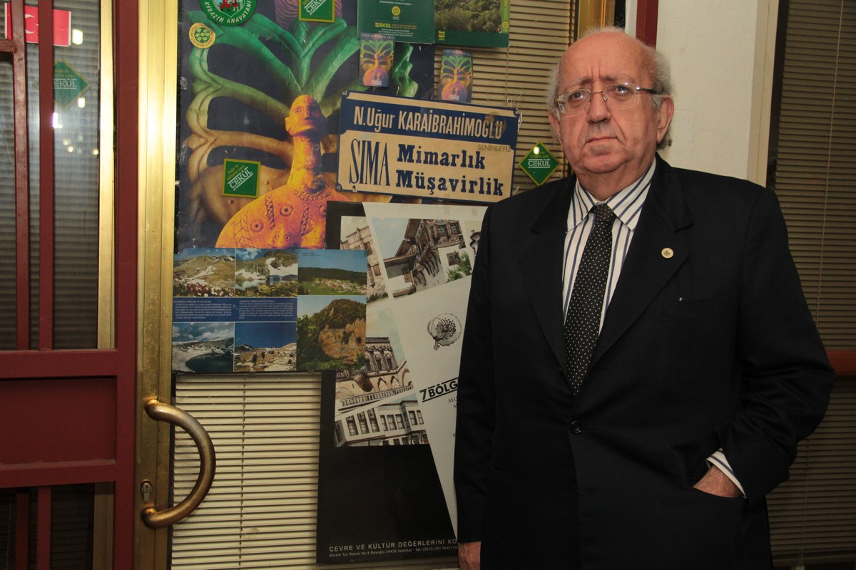 Siyasilerimizin kamuoyunu aydınlatmasını bekliyoruz