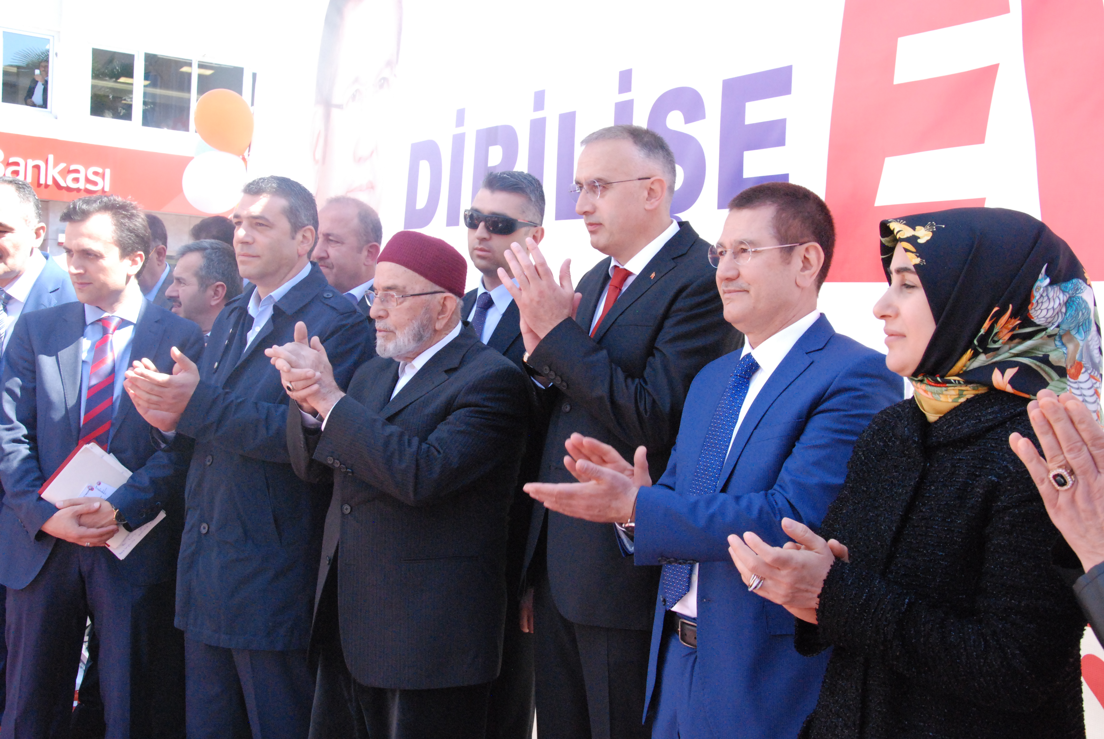 Yakar’dan, Canikli’ye özel “Dik Dur Eğilme Marşı”