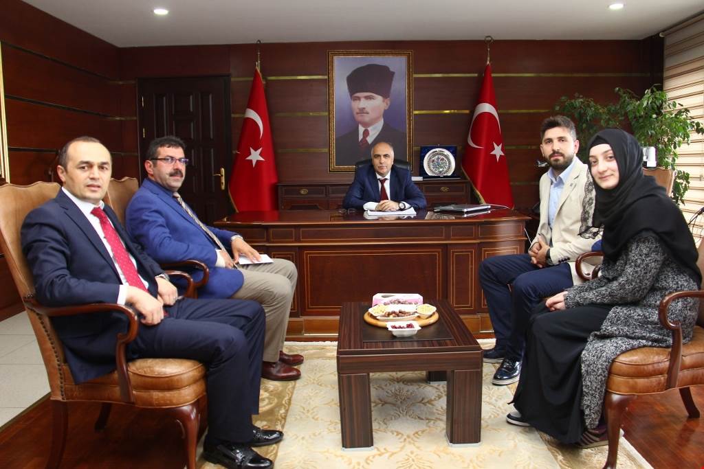 Sayın Valimiz, Genç Türkiye Kongresinde 1. Olan Öğrenciyi Kabul Etti 