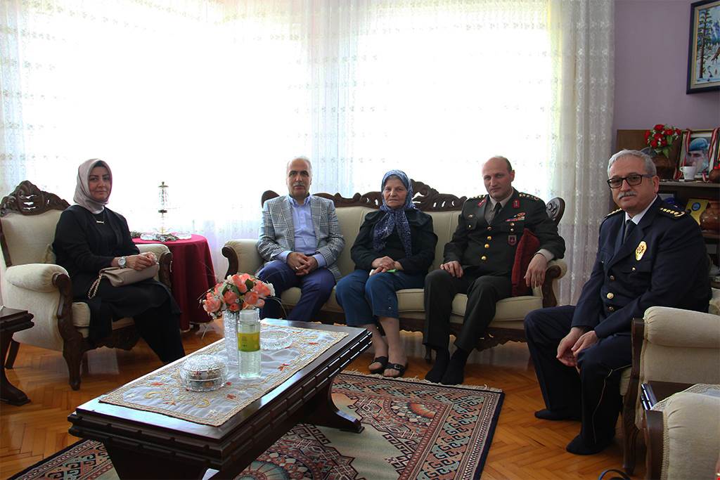 Vali Karahan’dan, Şehit Annelerine Ziyaret