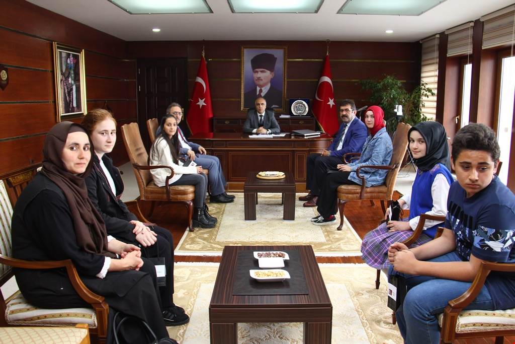 Yarışmada Dereceye Giren Öğrencilere Ödül