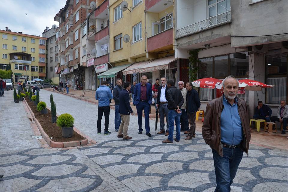 Başkan Yakar çalışmaları yerinde inceliyor 