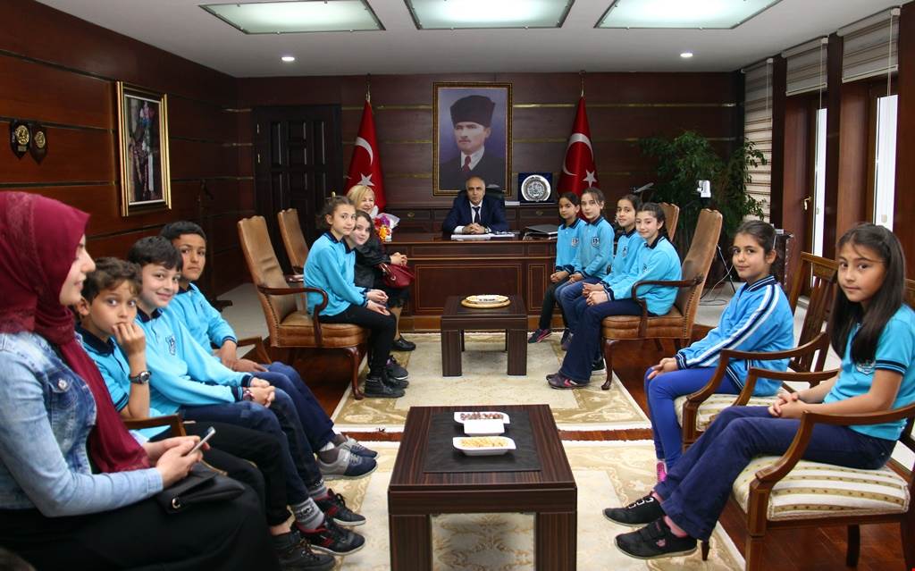 Öğrenciler İl Yönetimi Dersini Makamda İşledi