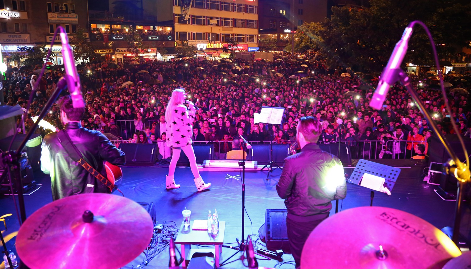 Aleyna Tilki’den Gençlere Muhteşem Konser