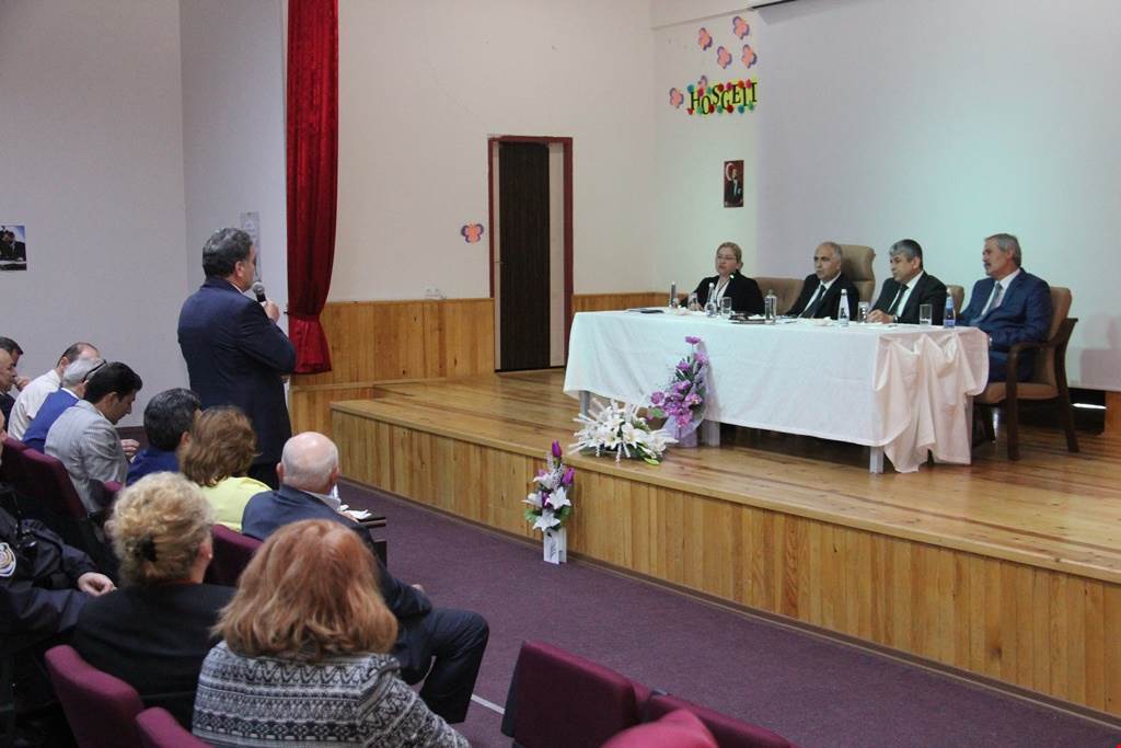 Vali Karahan, Espiye İlçemizde Muhtarlarla Bir Araya Geldi