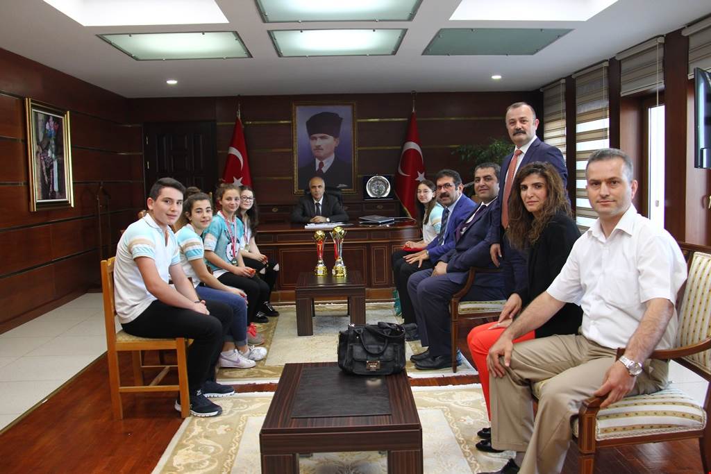 Başarılı Öğrencilere Ödül 