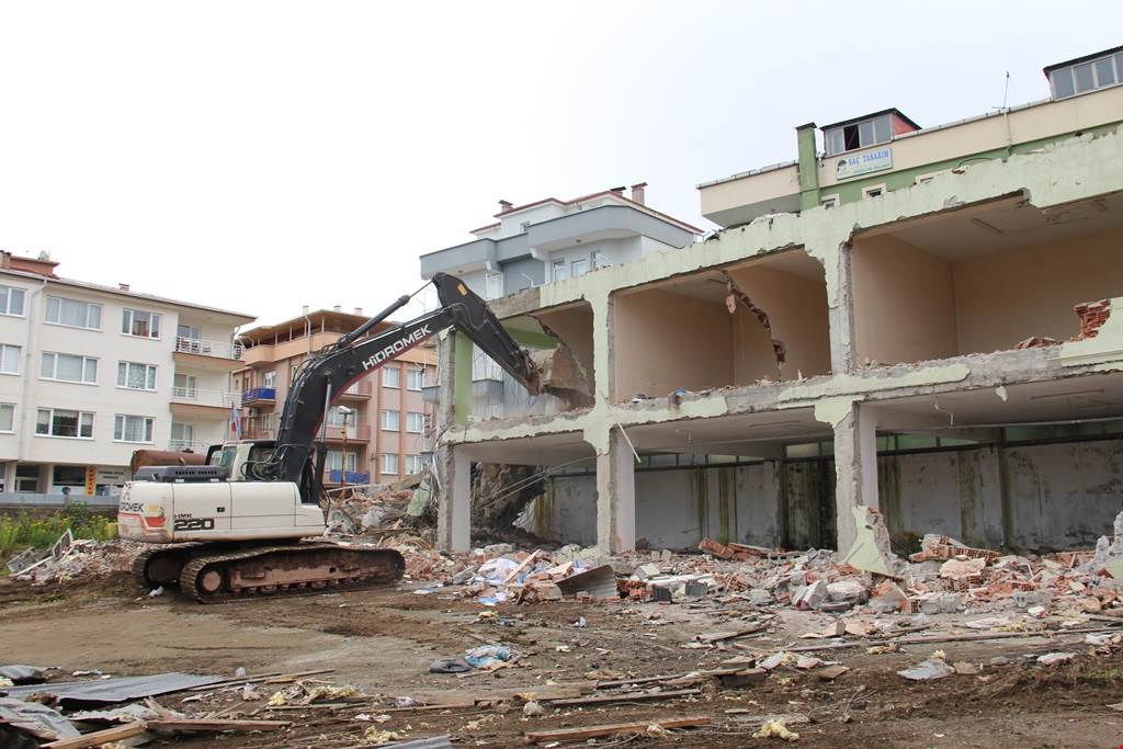 Otele Dönüşüm için Yıkım Çalışmaları Başladı