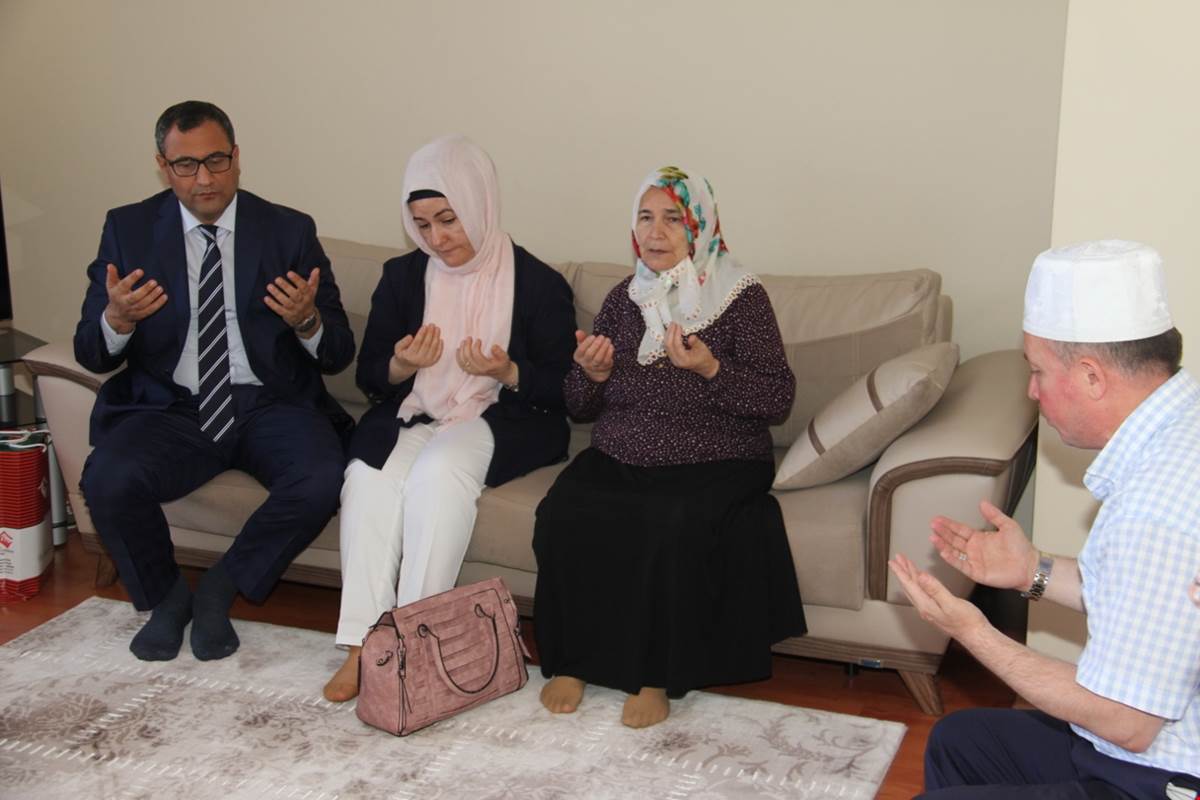 İlk Ziyaretini Şehit Ailesine Yaptı
