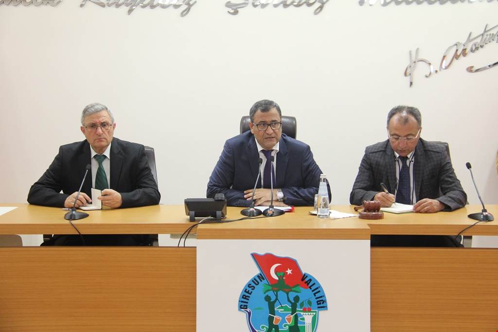 Vali Sarıfakıoğulları Daire Amirleriyle Toplantı Yaptı
