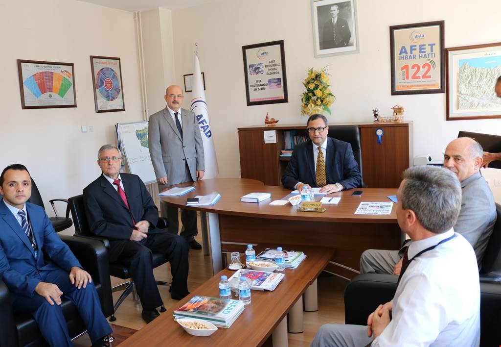 Vali Sarıfakıoğulları, Kurumlardan Brifing Almaya Devam Ediyor