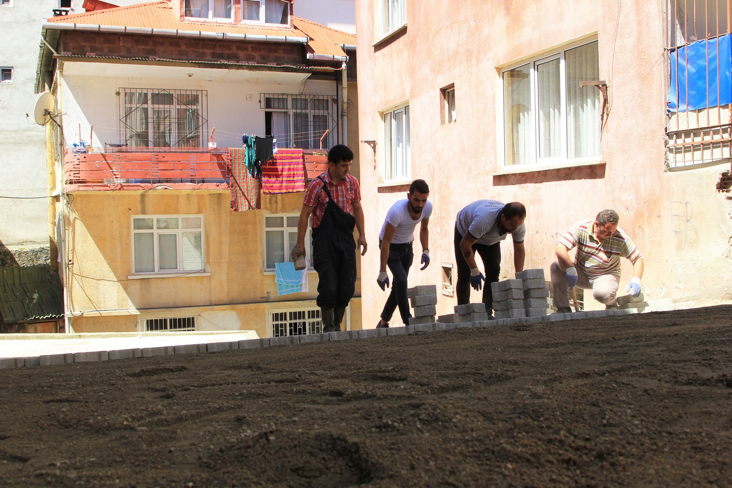 VEYİSOĞLU SOKAK’TA ALT VE ÜST YAPI ÇALIŞMASI