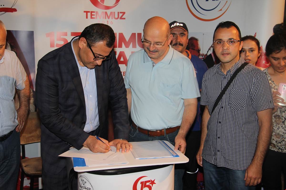 Vali Sarıfakıoğulları: 15 Temmuz’u Unutmadık, Unutturmayacağız