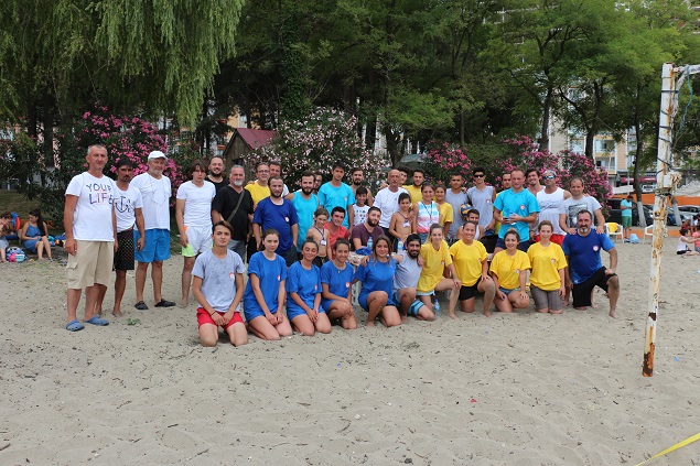 Tirebolu’da Plaj Voleybolu Keyfi