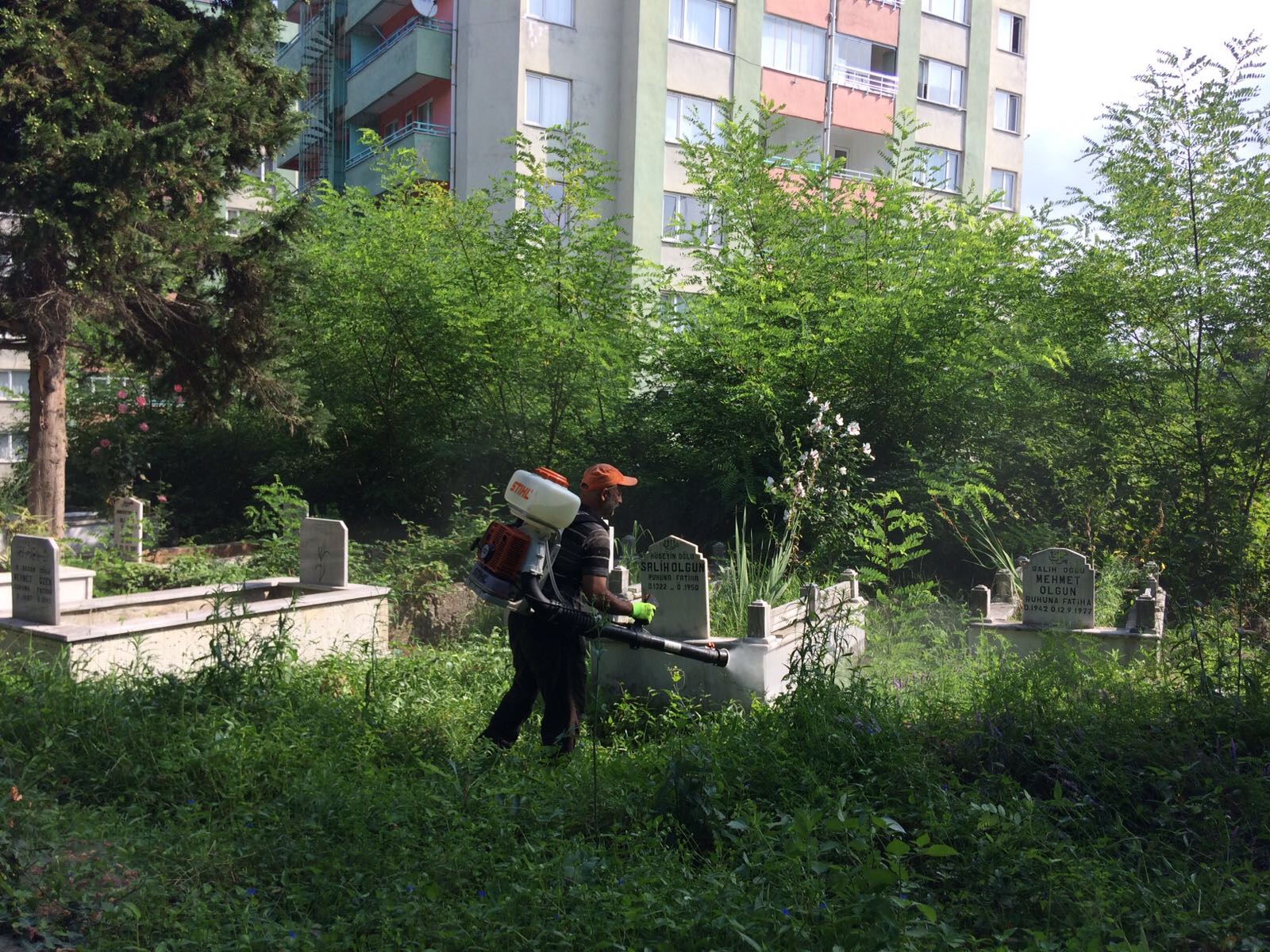 Mezarlıklarda Bayram Temizliği