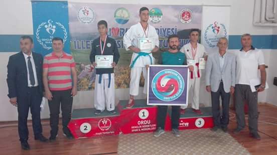 Giresunlu Karatecilerden Madalya Yağmuru