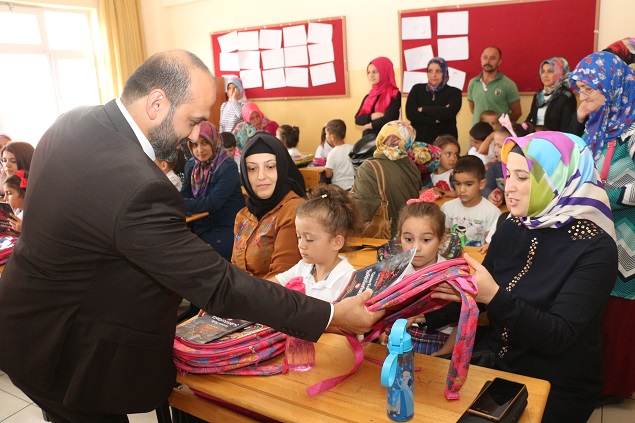 Başkan Karapıçak Çocukları Sevindirdi