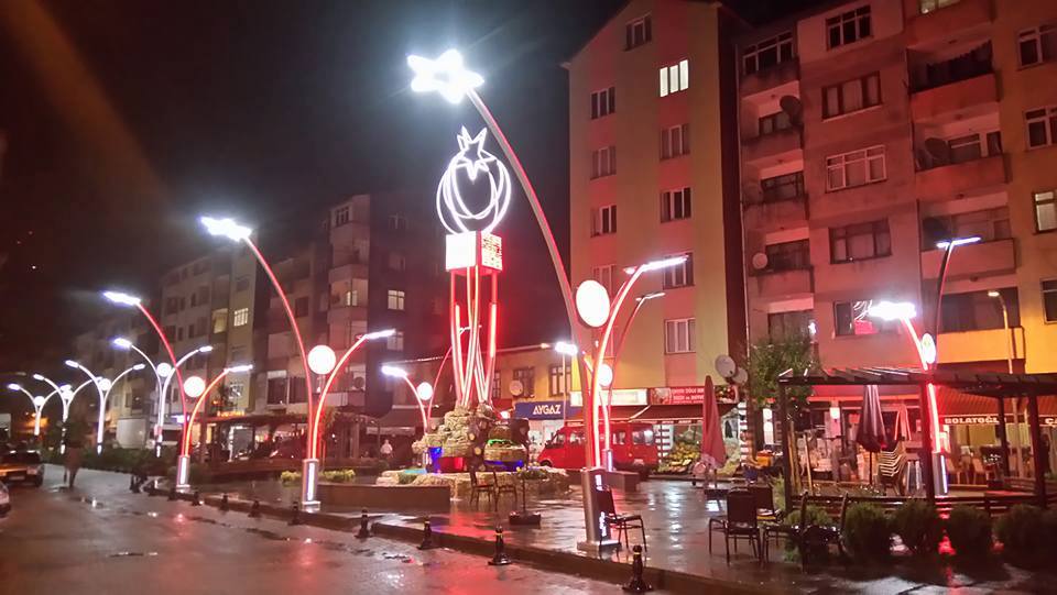 Yağlıdere Meydanına Şelale Yapıldı