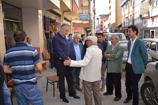 Yakar 15 Temmuz caddesi esnafını ziyaret etti