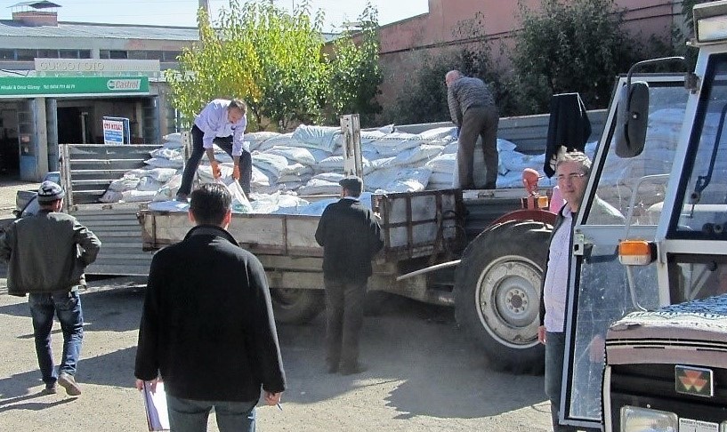 Organik Kiraz Üreticilerine Organik Gübre Dağıtımı Yapıldı