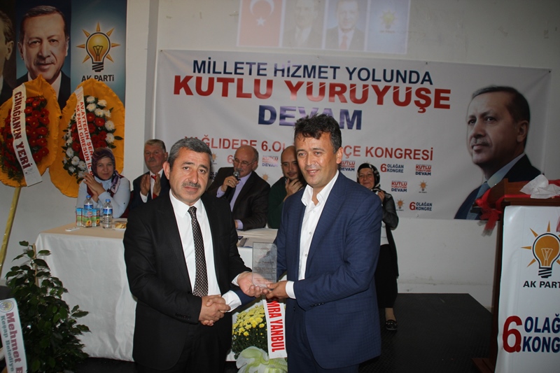 Başkan Kırhasanoğlu Işık'a Teşekkür Plaketi Takdim Etti 