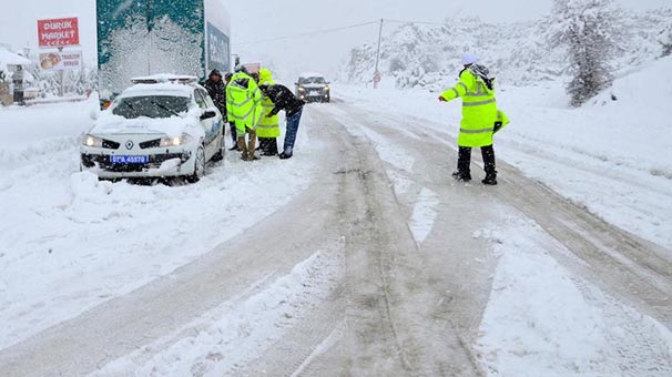  49 köy yolu ulaşıma kapandı