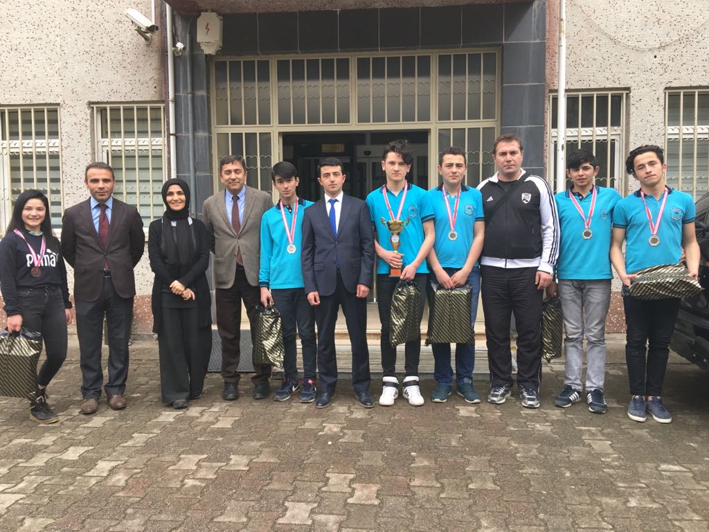 Atletizm’de başarılı sporcular ödüllendirildi 