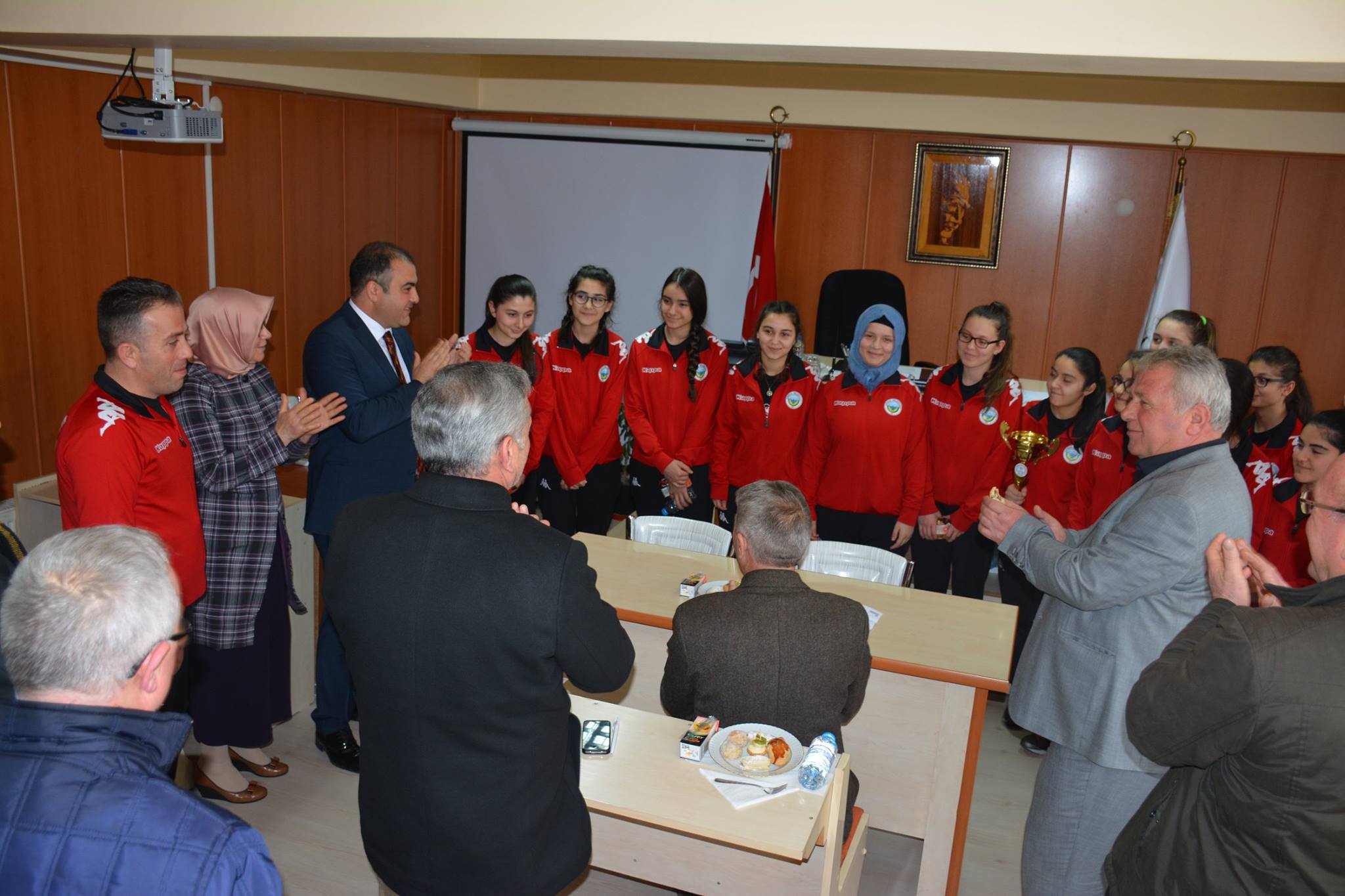 KIZLARIMIZDAN ÇİFTE ŞAMPİYONLUK