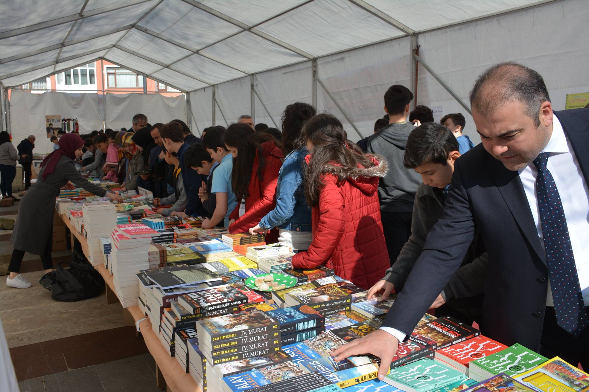 BOL BOL KİTAP OKUMALIYIZ
