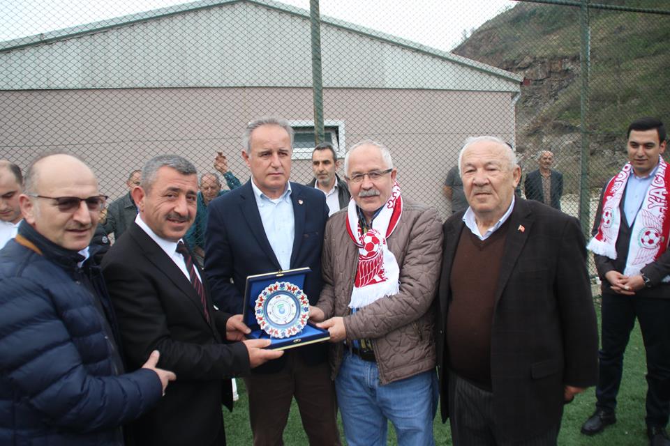 YAĞLIDERESPOR’A KATKIDA BULUNANLARA PLAKET VERİLDİ