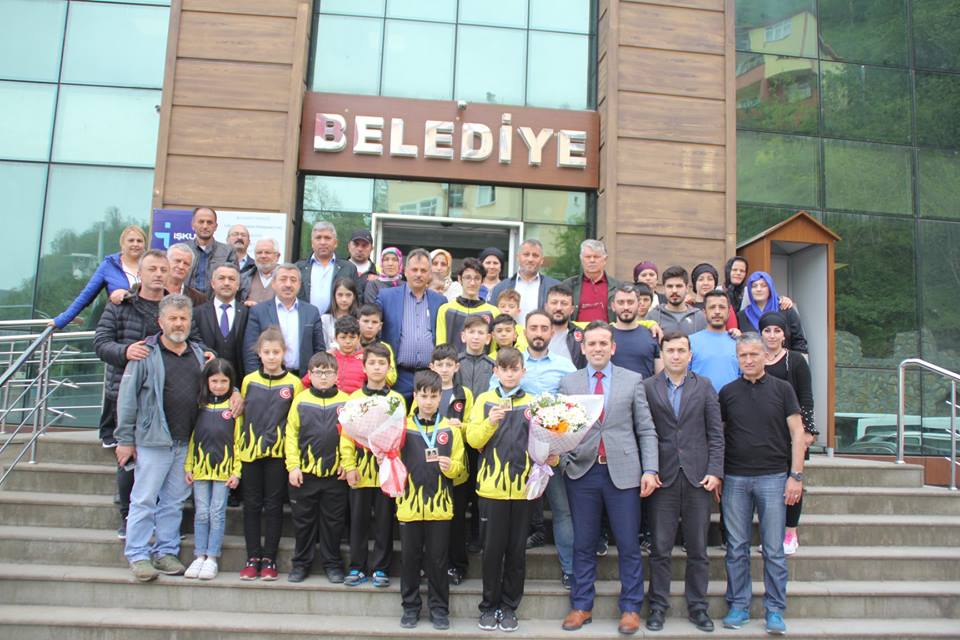  SPORCULARIMIZI BAŞKAN KIRHASANOĞLU ALTINLA ÖDÜLLENDİRDİ