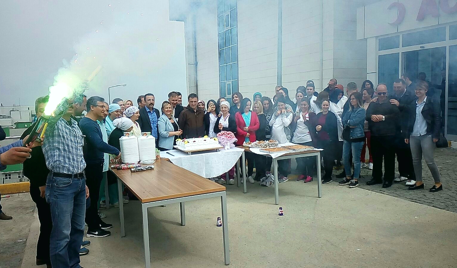 Taşeron işçilerden kadro kutlaması