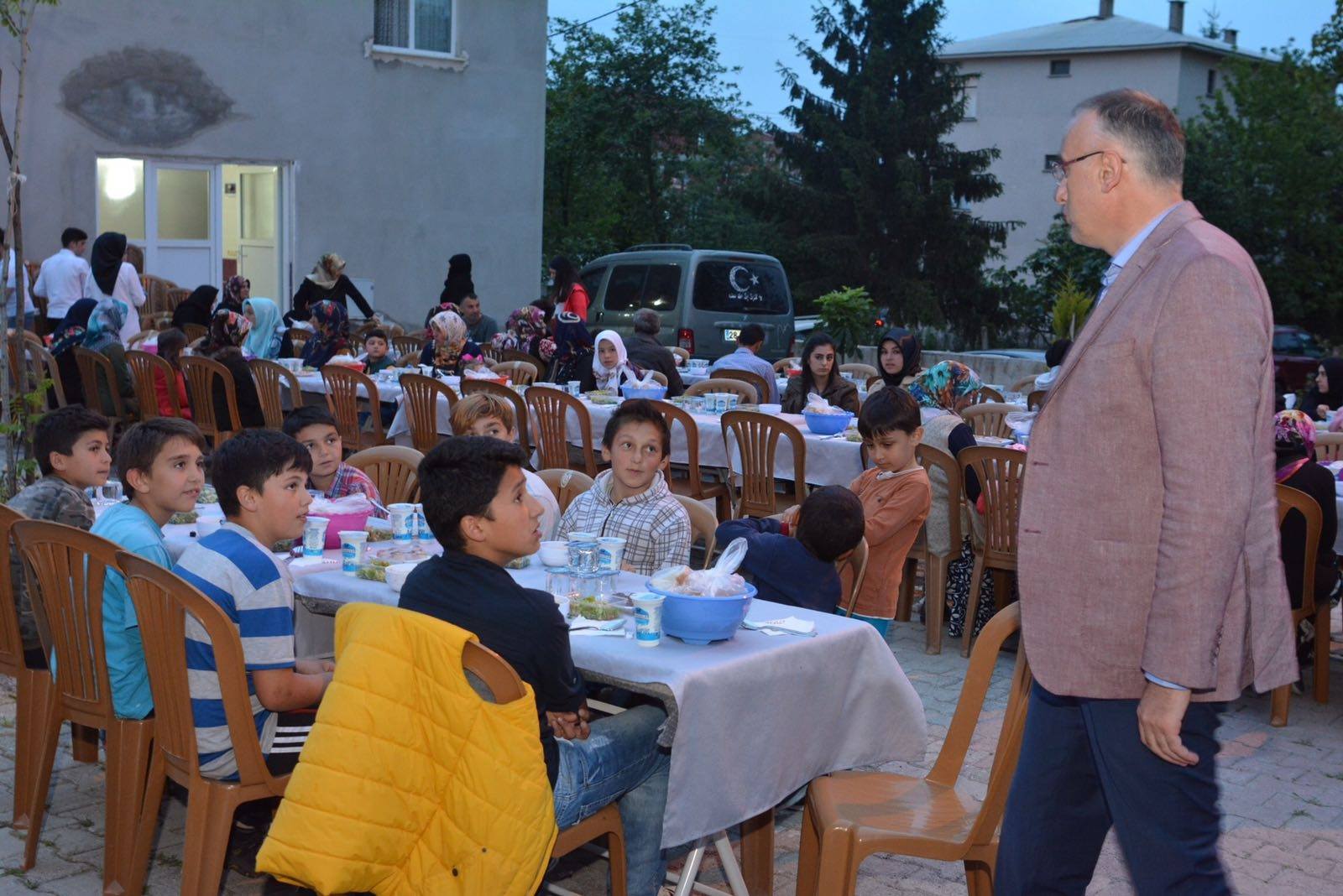 Başkan Yakar Mahalle İftarlarıyla Halkla buluşuyor